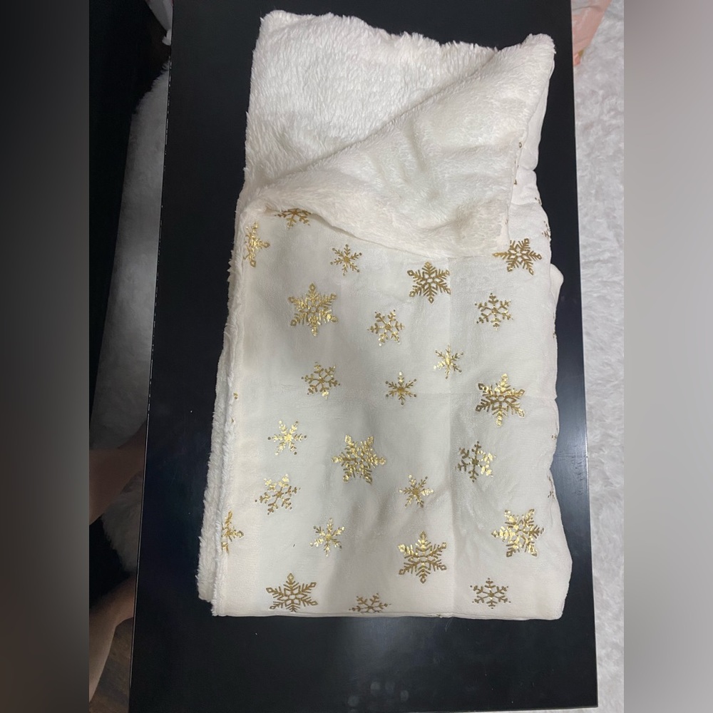 Large fuzzy white snowflake blanket